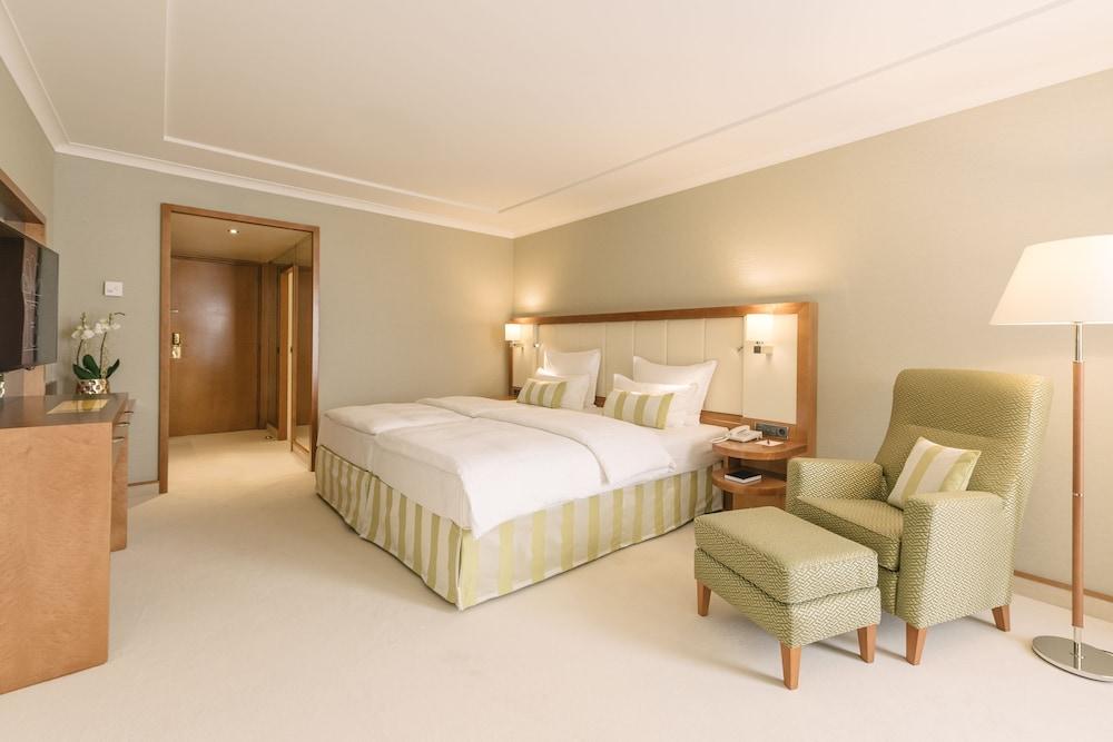 Grand Elysee Hamburk Exteriér fotografie A room at the Hotel de la Post