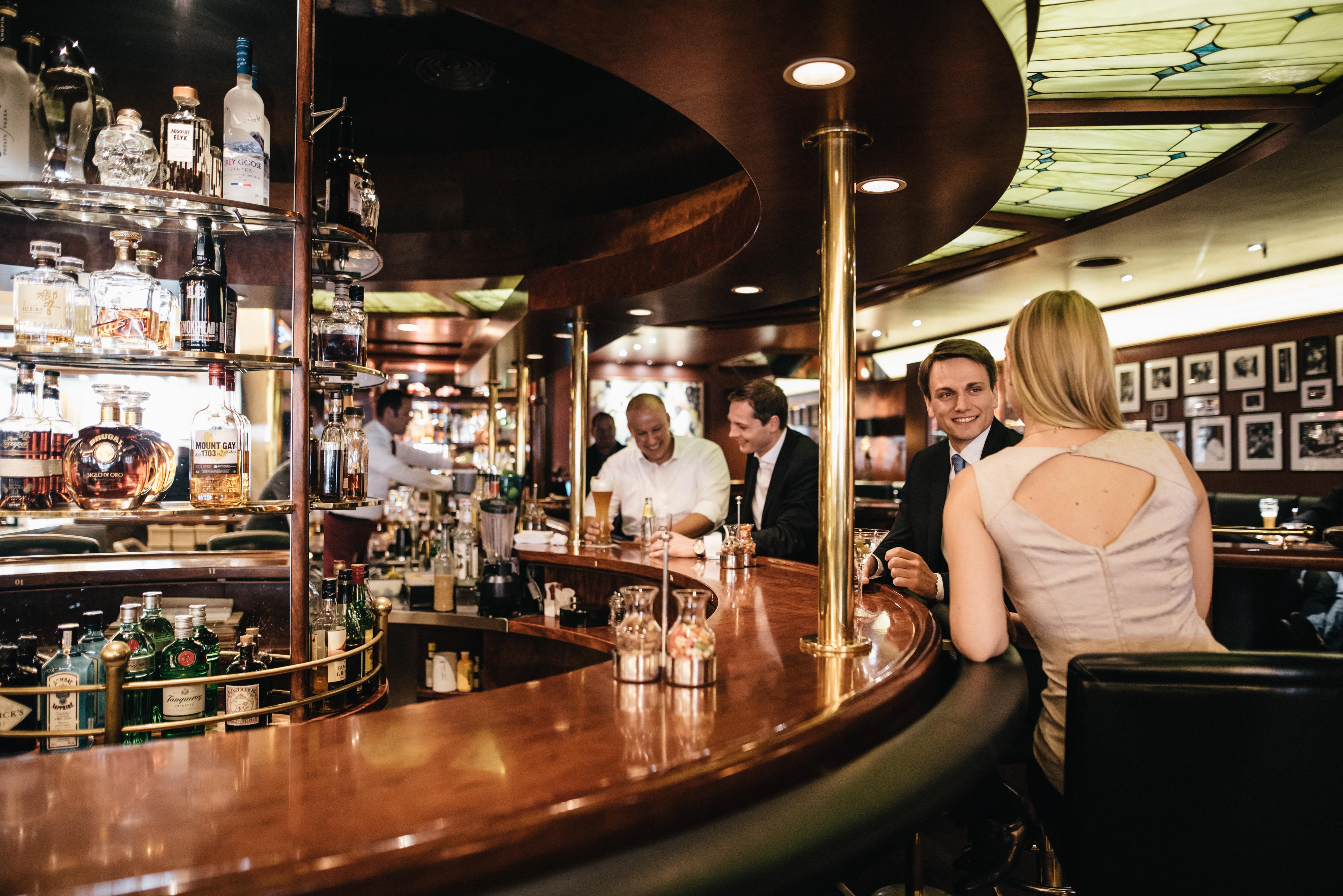 Grand Elysee Hamburk Exteriér fotografie The bar at the American Bar